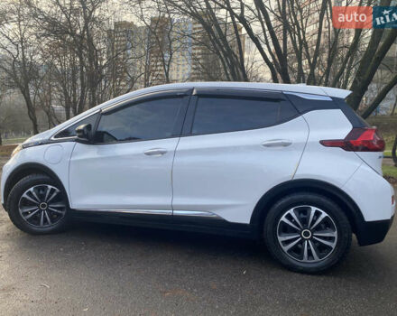 Белый Шевроле Bolt EV, объемом двигателя 0 л и пробегом 147 тыс. км за 12999 $, фото 6 на Automoto.ua