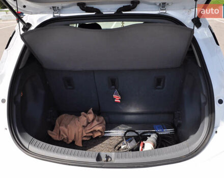 Белый Шевроле Bolt EV, объемом двигателя 0 л и пробегом 115 тыс. км за 18000 $, фото 32 на Automoto.ua