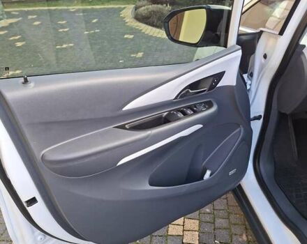 Белый Шевроле Bolt EV, объемом двигателя 0 л и пробегом 107 тыс. км за 16300 $, фото 6 на Automoto.ua