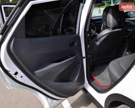 Белый Шевроле Bolt EV, объемом двигателя 0 л и пробегом 115 тыс. км за 18000 $, фото 27 на Automoto.ua