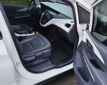 Белый Шевроле Bolt EV, объемом двигателя 0 л и пробегом 102 тыс. км за 15000 $, фото 13 на Automoto.ua