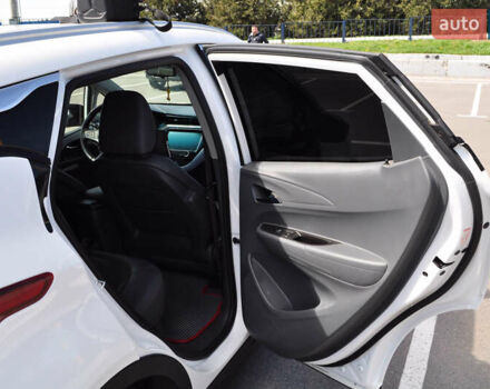 Белый Шевроле Bolt EV, объемом двигателя 0 л и пробегом 115 тыс. км за 18000 $, фото 31 на Automoto.ua