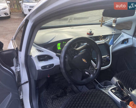 Белый Шевроле Bolt EV, объемом двигателя 0 л и пробегом 147 тыс. км за 12999 $, фото 12 на Automoto.ua