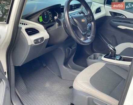 Белый Шевроле Bolt EV, объемом двигателя 0 л и пробегом 125 тыс. км за 14300 $, фото 14 на Automoto.ua