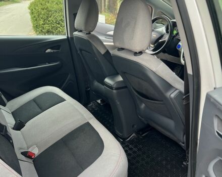 Шевроле Bolt EV 2017 в Умани на Automoto.ua Белый Шевроле Bolt EV, объемом двигателя 0 л и пробегом 143 тыс. км за 15000 $, фото 4 на Automoto.ua