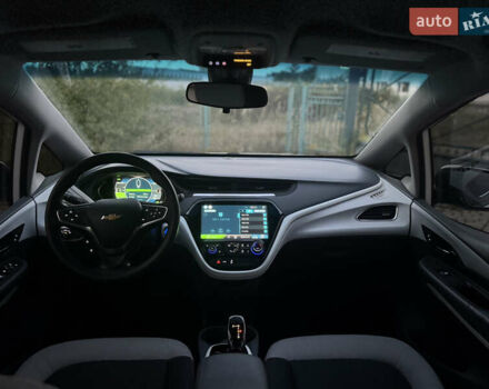 Белый Шевроле Bolt EV, объемом двигателя 0 л и пробегом 39 тыс. км за 14400 $, фото 13 на Automoto.ua