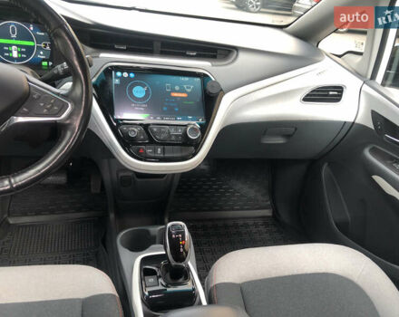Белый Шевроле Bolt EV, объемом двигателя 0 л и пробегом 159 тыс. км за 13000 $, фото 37 на Automoto.ua