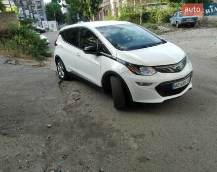 Белый Шевроле Bolt EV, объемом двигателя 0 л и пробегом 82 тыс. км за 12700 $, фото 2 на Automoto.ua