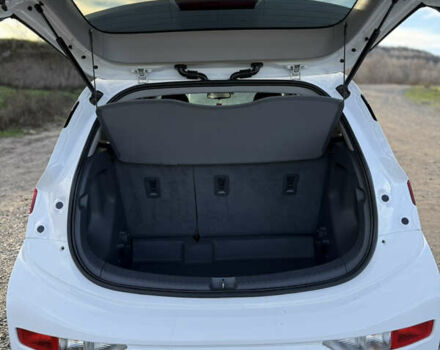 Білий Шевроле Bolt EV, об'ємом двигуна 0 л та пробігом 92 тис. км за 17000 $, фото 7 на Automoto.ua