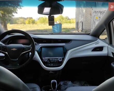 Белый Шевроле Bolt EV, объемом двигателя 0 л и пробегом 90 тыс. км за 17000 $, фото 2 на Automoto.ua