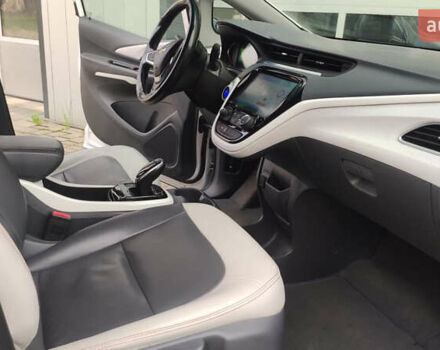 Белый Шевроле Bolt EV, объемом двигателя 0 л и пробегом 230 тыс. км за 12900 $, фото 53 на Automoto.ua