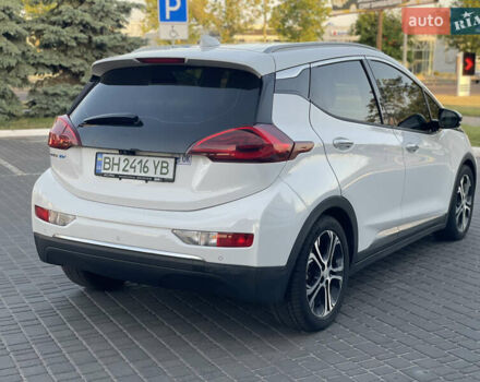 Белый Шевроле Bolt EV, объемом двигателя 0 л и пробегом 56 тыс. км за 17425 $, фото 3 на Automoto.ua