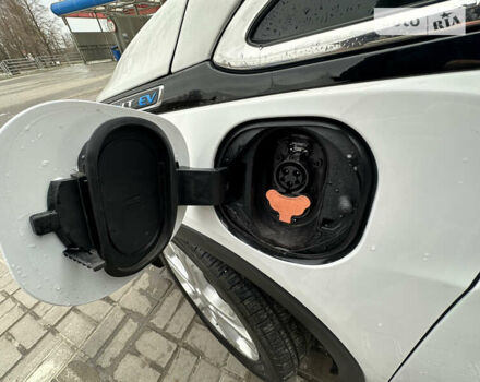 Білий Шевроле Bolt EV, об'ємом двигуна 0 л та пробігом 163 тис. км за 18950 $, фото 18 на Automoto.ua