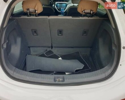 Білий Шевроле Bolt EV, об'ємом двигуна 0 л та пробігом 105 тис. км за 14500 $, фото 8 на Automoto.ua
