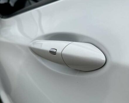 Белый Шевроле Bolt EV, объемом двигателя 0 л и пробегом 30 тыс. км за 16800 $, фото 7 на Automoto.ua