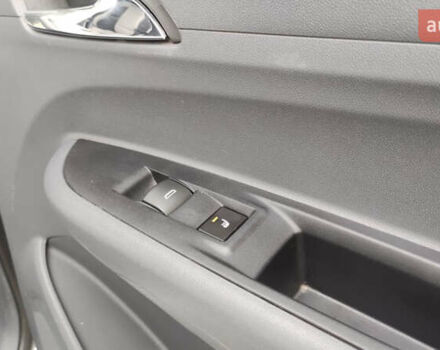 Белый Шевроле Bolt EV, объемом двигателя 0 л и пробегом 230 тыс. км за 12900 $, фото 48 на Automoto.ua