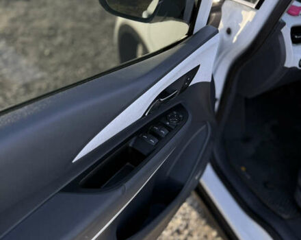 Білий Шевроле Bolt EV, об'ємом двигуна 0 л та пробігом 92 тис. км за 17000 $, фото 13 на Automoto.ua