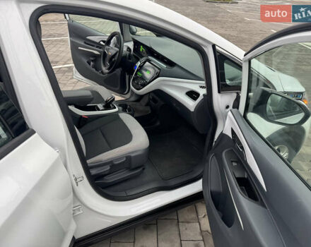 Белый Шевроле Bolt EV, объемом двигателя 0 л и пробегом 146 тыс. км за 13700 $, фото 22 на Automoto.ua