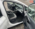 Белый Шевроле Bolt EV, объемом двигателя 0 л и пробегом 146 тыс. км за 13700 $, фото 22 на Automoto.ua