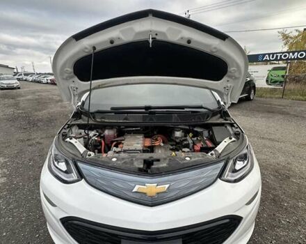 Белый Шевроле Bolt EV, объемом двигателя 0 л и пробегом 30 тыс. км за 16400 $, фото 41 на Automoto.ua
