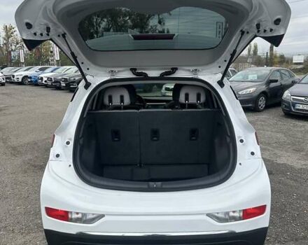 Белый Шевроле Bolt EV, объемом двигателя 0 л и пробегом 30 тыс. км за 16400 $, фото 13 на Automoto.ua