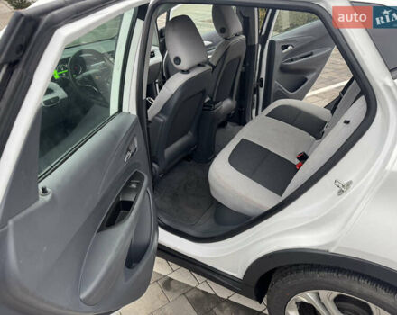 Белый Шевроле Bolt EV, объемом двигателя 0 л и пробегом 146 тыс. км за 13700 $, фото 24 на Automoto.ua