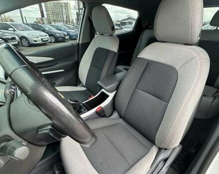 Белый Шевроле Bolt EV, объемом двигателя 0 л и пробегом 30 тыс. км за 16400 $, фото 15 на Automoto.ua