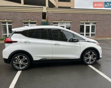 Белый Шевроле Bolt EV, объемом двигателя 0 л и пробегом 64 тыс. км за 14300 $, фото 5 на Automoto.ua