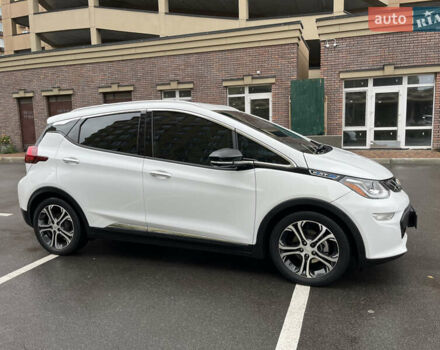 Белый Шевроле Bolt EV, объемом двигателя 0 л и пробегом 64 тыс. км за 14300 $, фото 4 на Automoto.ua