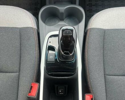 Белый Шевроле Bolt EV, объемом двигателя 0 л и пробегом 30 тыс. км за 16400 $, фото 27 на Automoto.ua