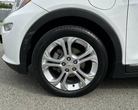 Белый Шевроле Bolt EV, объемом двигателя 0 л и пробегом 30 тыс. км за 16800 $, фото 6 на Automoto.ua