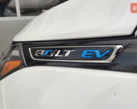 Белый Шевроле Bolt EV, объемом двигателя 0 л и пробегом 230 тыс. км за 12900 $, фото 39 на Automoto.ua