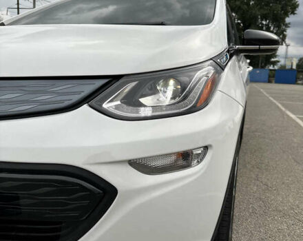 Білий Шевроле Bolt EV, об'ємом двигуна 0 л та пробігом 30 тис. км за 16800 $, фото 2 на Automoto.ua