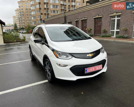 Белый Шевроле Bolt EV, объемом двигателя 0 л и пробегом 64 тыс. км за 14300 $, фото 2 на Automoto.ua