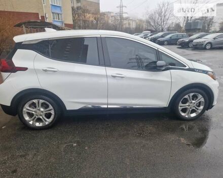 Белый Шевроле Bolt EV, объемом двигателя 0 л и пробегом 65 тыс. км за 19000 $, фото 3 на Automoto.ua