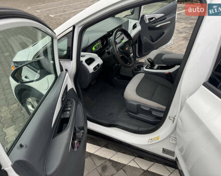 Белый Шевроле Bolt EV, объемом двигателя 0 л и пробегом 146 тыс. км за 13700 $, фото 25 на Automoto.ua