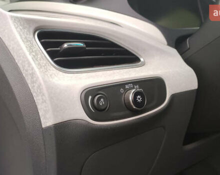 Белый Шевроле Bolt EV, объемом двигателя 0 л и пробегом 230 тыс. км за 12900 $, фото 57 на Automoto.ua