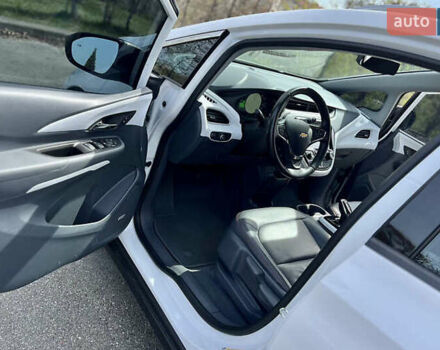 Белый Шевроле Bolt EV, объемом двигателя 0 л и пробегом 51 тыс. км за 13600 $, фото 1 на Automoto.ua