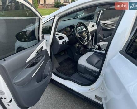 Белый Шевроле Bolt EV, объемом двигателя 0 л и пробегом 92 тыс. км за 14700 $, фото 7 на Automoto.ua