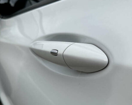 Білий Шевроле Bolt EV, об'ємом двигуна 0 л та пробігом 30 тис. км за 16800 $, фото 7 на Automoto.ua