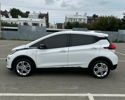 Белый Шевроле Bolt EV, объемом двигателя 0 л и пробегом 30 тыс. км за 16800 $, фото 5 на Automoto.ua