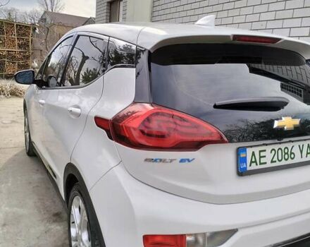 Шевроле Bolt EV 2018 в Днепре (Днепропетровске) на Automoto.ua Белый Шевроле Bolt EV, объемом двигателя 0 л и пробегом 182 тыс. км за 15000 $, фото 2 на Automoto.ua