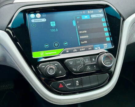 Белый Шевроле Bolt EV, объемом двигателя 0 л и пробегом 74 тыс. км за 18300 $, фото 5 на Automoto.ua