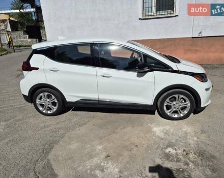 Белый Шевроле Bolt EV, объемом двигателя 0 л и пробегом 60 тыс. км за 17500 $, фото 4 на Automoto.ua