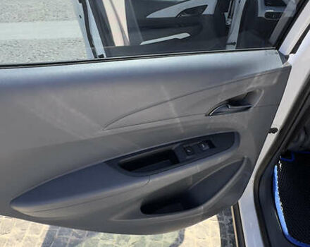 Белый Шевроле Bolt EV, объемом двигателя 0 л и пробегом 77 тыс. км за 16300 $, фото 11 на Automoto.ua