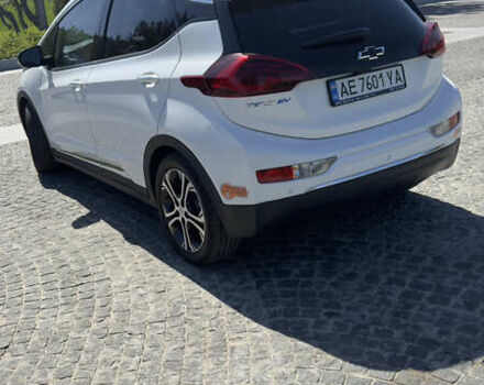 Белый Шевроле Bolt EV, объемом двигателя 0 л и пробегом 77 тыс. км за 16300 $, фото 6 на Automoto.ua