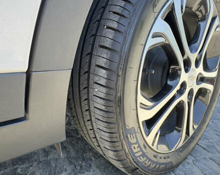 Белый Шевроле Bolt EV, объемом двигателя 0 л и пробегом 77 тыс. км за 16300 $, фото 12 на Automoto.ua