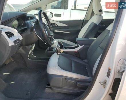 Белый Шевроле Bolt EV, объемом двигателя 0 л и пробегом 75 тыс. км за 3700 $, фото 6 на Automoto.ua