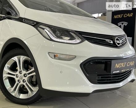 Белый Шевроле Bolt EV, объемом двигателя 0 л и пробегом 74 тыс. км за 26800 $, фото 3 на Automoto.ua