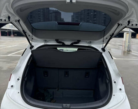 Белый Шевроле Bolt EV, объемом двигателя 0 л и пробегом 58 тыс. км за 16499 $, фото 34 на Automoto.ua